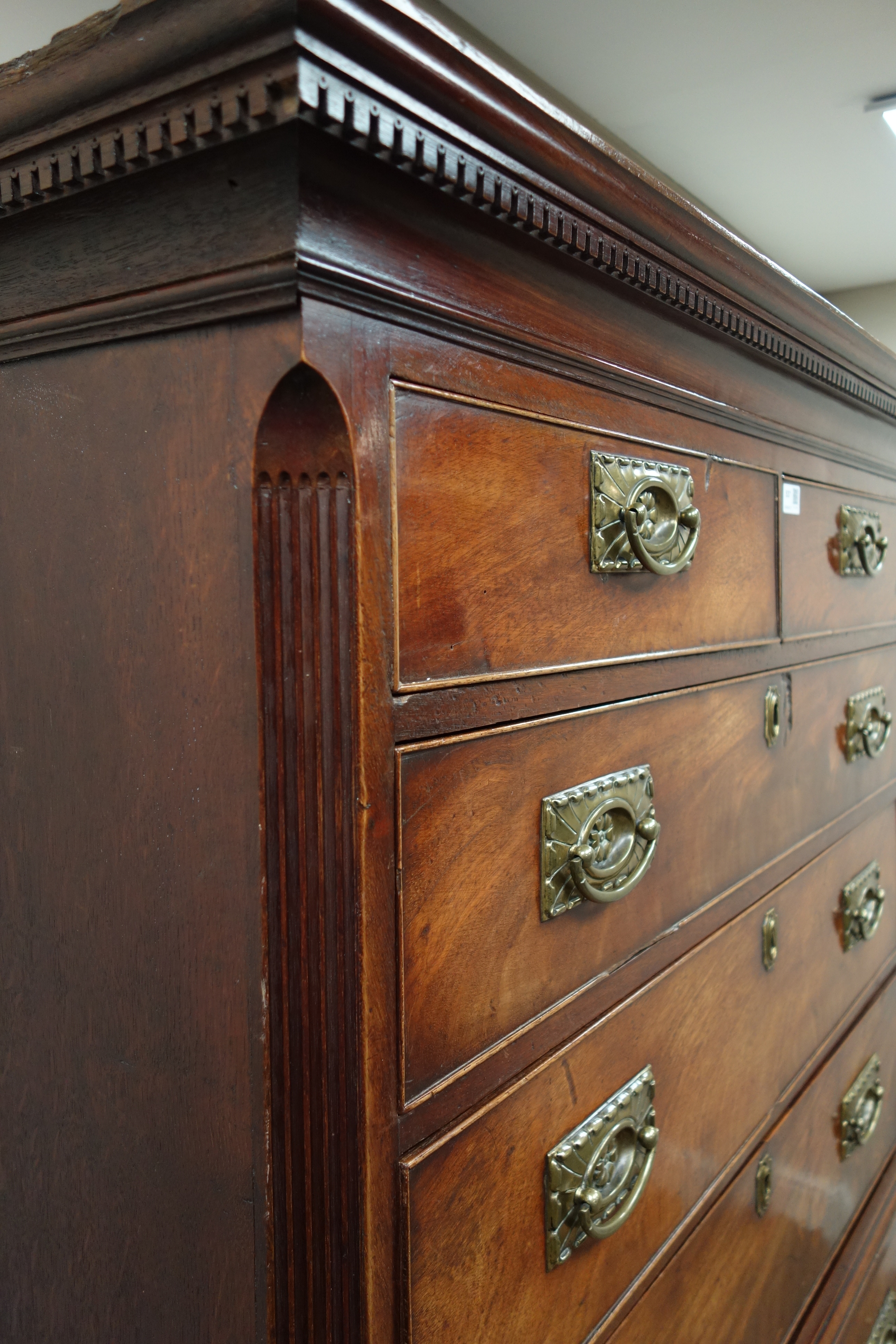 Georgian mahogany chest on chest, two short and six long drawers, fluted canted corners, - Image 2 of 4