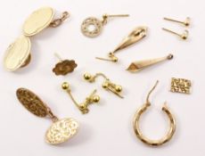 Hallmarked 9ct gold jewellery oddments approx 11.