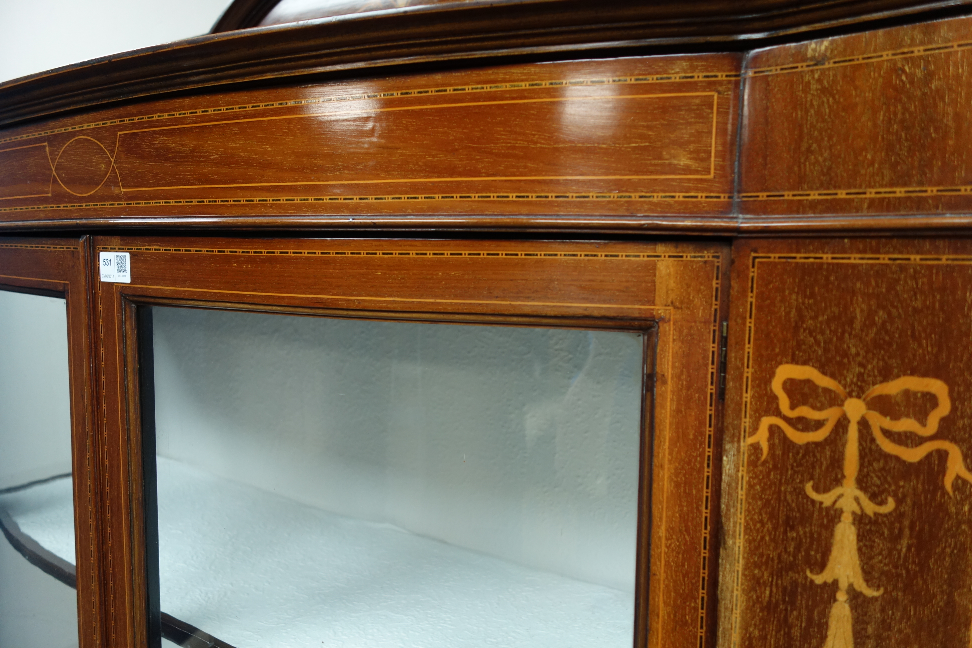 Edwardian inlaid mahogany bow front display cabinet, enclosed by two curved glazed doors, - Image 3 of 4