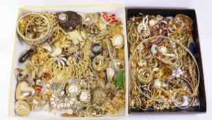 Gilt costume jewellery in two boxes Condition Report <a href='//www.