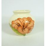 Moorcroft Hibiscus pattern vase, H7.5cm Condition Report <a href='//www.