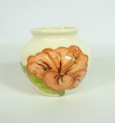 Moorcroft Hibiscus pattern vase, H7.5cm Condition Report <a href='//www.