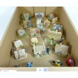 Collection of Lilliput lane cottages and other pottery models in one box Condition Report