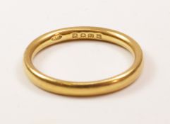 Hallmarked 22ct gold wedding band approx 4.3gm Condition Report <a href='//www.