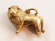 Gold lion charm hallmarked 9ct approx 5.5gm Condition Report <a href='//www.