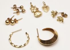9ct gold stud ear-rings,