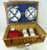 Vintage wicker picnic basket with contents Condition Report <a href='//www.