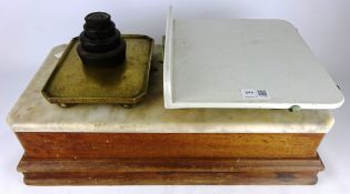 Set of 19th/ early 20th Century Butcher's scales Condition Report <a