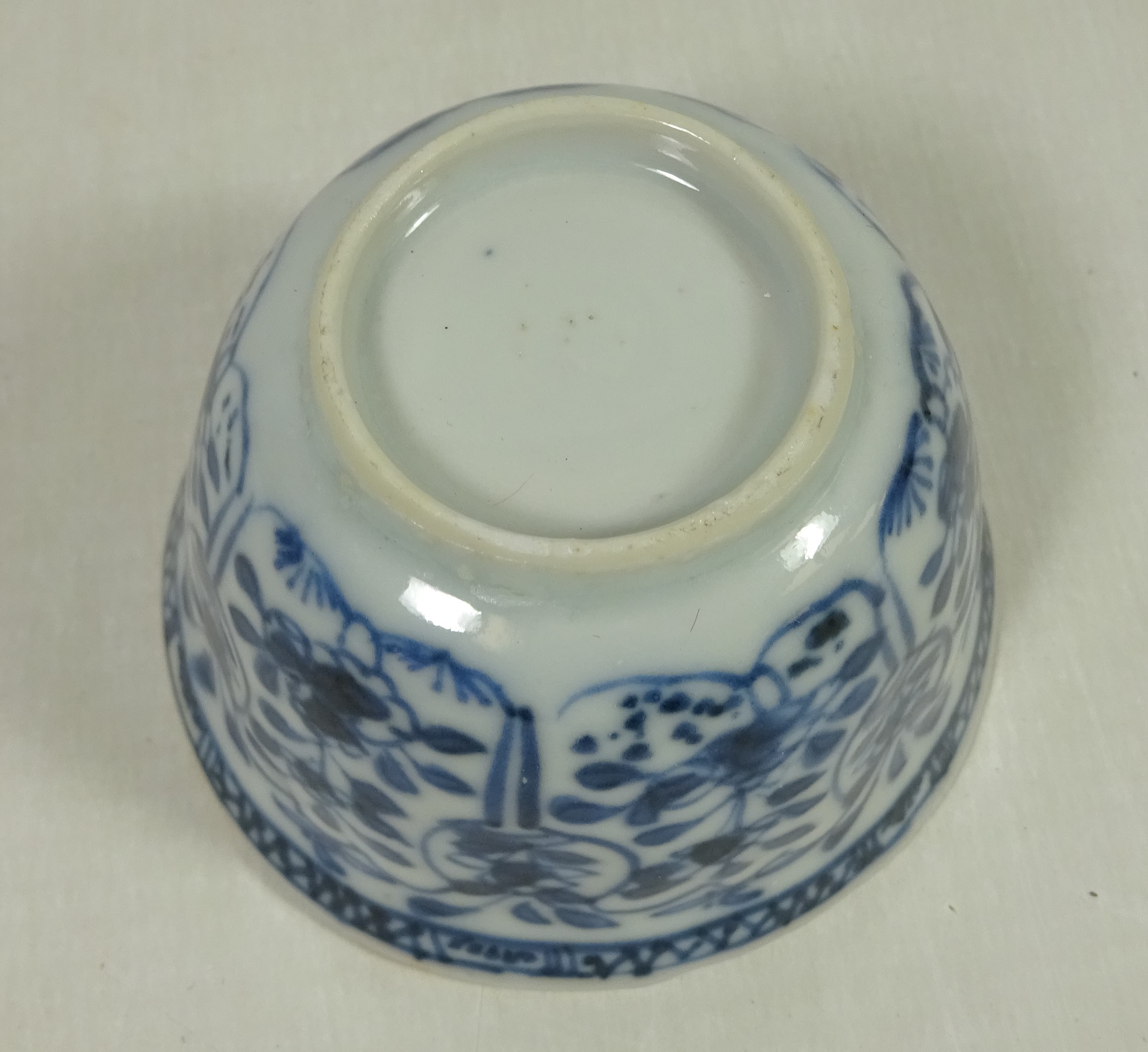 18th Century Chinese blue and white tea bowl, D6. - Image 3 of 3