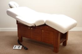 Clodagh by Oakworks 'Celesta' electric massage table Condition Report <a