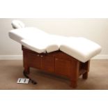 Clodagh by Oakworks 'Celesta' electric massage table Condition Report <a