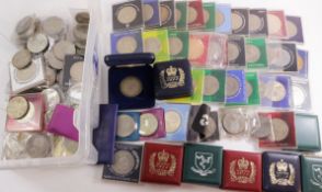 Coins - Collection of assorted QEII commemorative crowns Condition Report <a