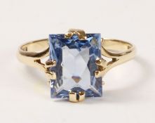 Hallmarked 9ct gold ring set with a blue topaz Condition Report <a href='//www.