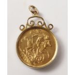 1911 gold sovereign loose mounted in protective hallmarked 9ct gold pendant Condition