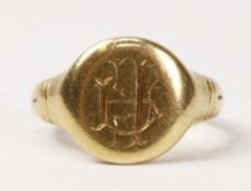 Hallmarked 9ct gold signet ring approx 7.3gm Condition Report <a href='//www.