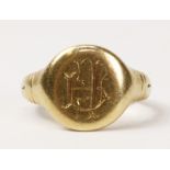 Hallmarked 9ct gold signet ring approx 7.3gm Condition Report <a href='//www.