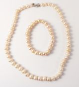 Pink freshwater pearl necklace and matching bracelet Condition Report <a