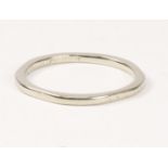 18ct white gold decagonal ring hallmarked approx 1.