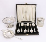 Set of six hallmarked silver teaspoons Sheffield 1920, tea strainer,