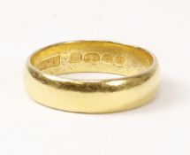 Hallmarked 22ct gold wedding band approx 6.5gm Condition Report <a href='//www.