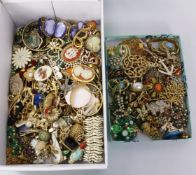 Gilt costume jewellery in two boxes Condition Report <a href='//www.