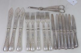 Set of six Edwardian hallmarked silver fruit knives, a pair of silver plated grape scissors,