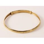 Gold bangle etched decoration hallmarked 9ct approx 5gm Condition Report <a