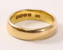 22ct gold wedding band approx 6.1gm Condition Report <a href='//www.