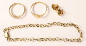 Two 9ct gold signet rings, chain link bracelet and pair ear-rings all hallm arked approx 8.