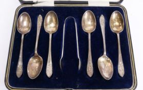 Set of six silver teaspoons and pair sugar nips Sheffield 1911 cased approx 2.