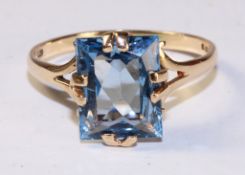 Hallmarked 9ct gold ring set with a blue topaz Condition Report <a href='//www.
