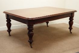 Victorian mahogany extending rectangular dining table, moulded top with rounded corners,