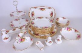 Royal Albert 'Old Country Roses' dinnerware including four dinner plates, six bowls,
