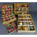 Five boxes of 1930's hand blown glass Christmas baubles Condition Report <a