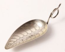 George lll silver leaf caddy spoon London 1807 approx 9cm overall Condition Report
