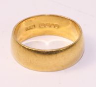 22ct gold wedding band hallmarked approx 5.1gm Condition Report <a href='//www.