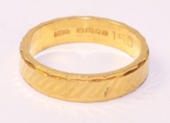 22ct gold wedding band with etched decoration hallmarked approx 3.