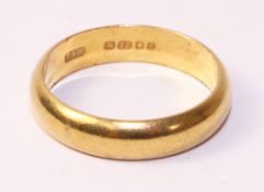 22ct gold wedding band hallmarked approx 3.7gm Condition Report <a href='//www.