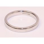 18ct white gold wedding band approx 3.2oz