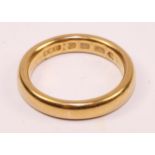 22ct gold wedding ring hallmarked approx 5.4gm