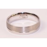 Gentleman's burnished and polished 18ct white gold wedding band