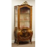 Early 20th century French Louis XV style kingwood serpentine vitrine display cabinet, ormolu mounts,