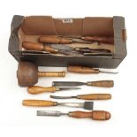 12 carving tools and a mallet G