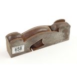 An iron shoulder plane lacks iron G