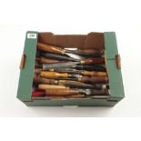 Box of 30 chisels and gouges G+