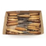 19 chisels and gouges G