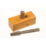 A 3/4" boxwood screwbox and tap by MARPLES with keeper G++
