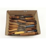 22 chisels and gouges G