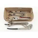 A set of ratchet spanners two adjustable spanners and two wrenches G++