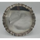 A silver shaped circular tray on four feet, Birmingham 1932, diameter 26.3cm, 17.5oz.